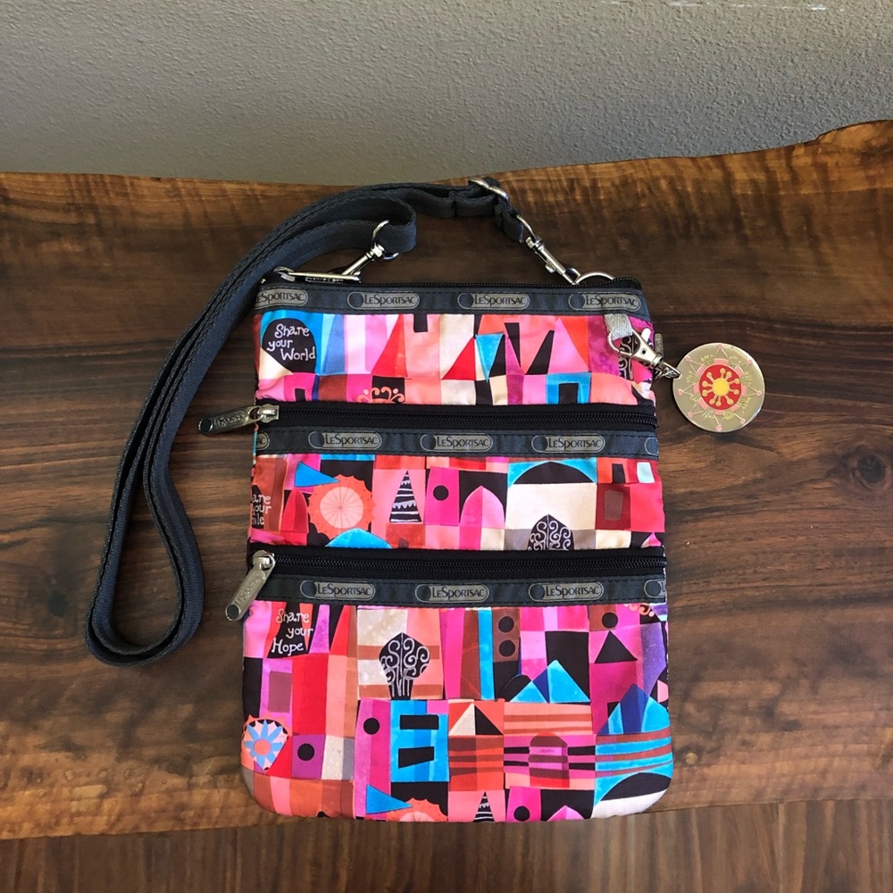 LeSportsac It’s A Small World Crossbody!!